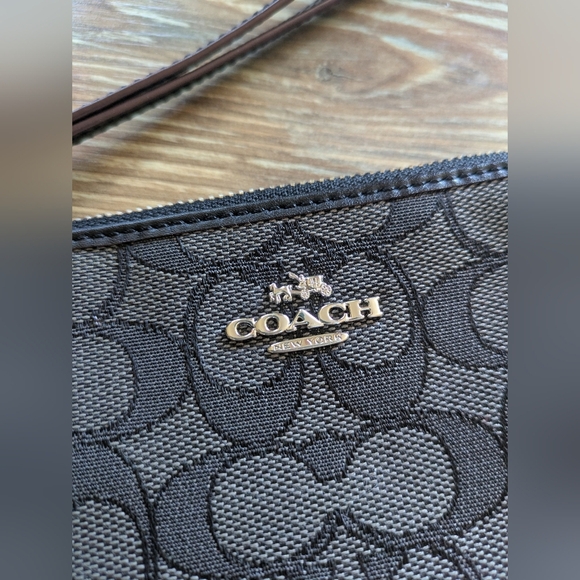 Coach Small Corner Zip Wristlet Pouch Wallet Signature Logo Black Gray - Picture 2 of 13